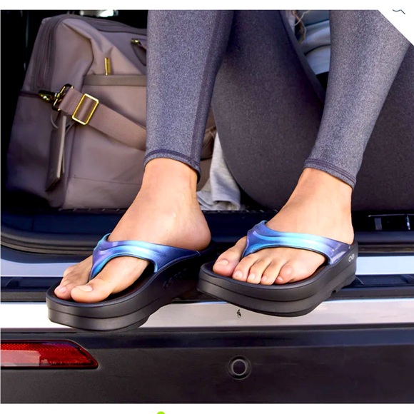OOFOS Shoes - WOMEN'S OOMEGA OOLALA LUXE SANDAL - ATLANTIS